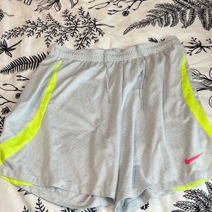 Nike Women's Athletic Shorts in Light Gray and Neon Yellow xl